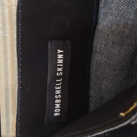 SLIGHTLY USED TORRID PREMIUM BOMBSHELL SKINNY BLUE JEANS SIZE 20R - Picture 5 of 11